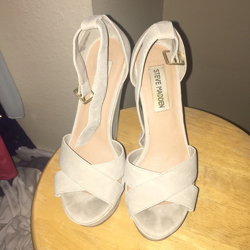Steve Madden Cream wedges